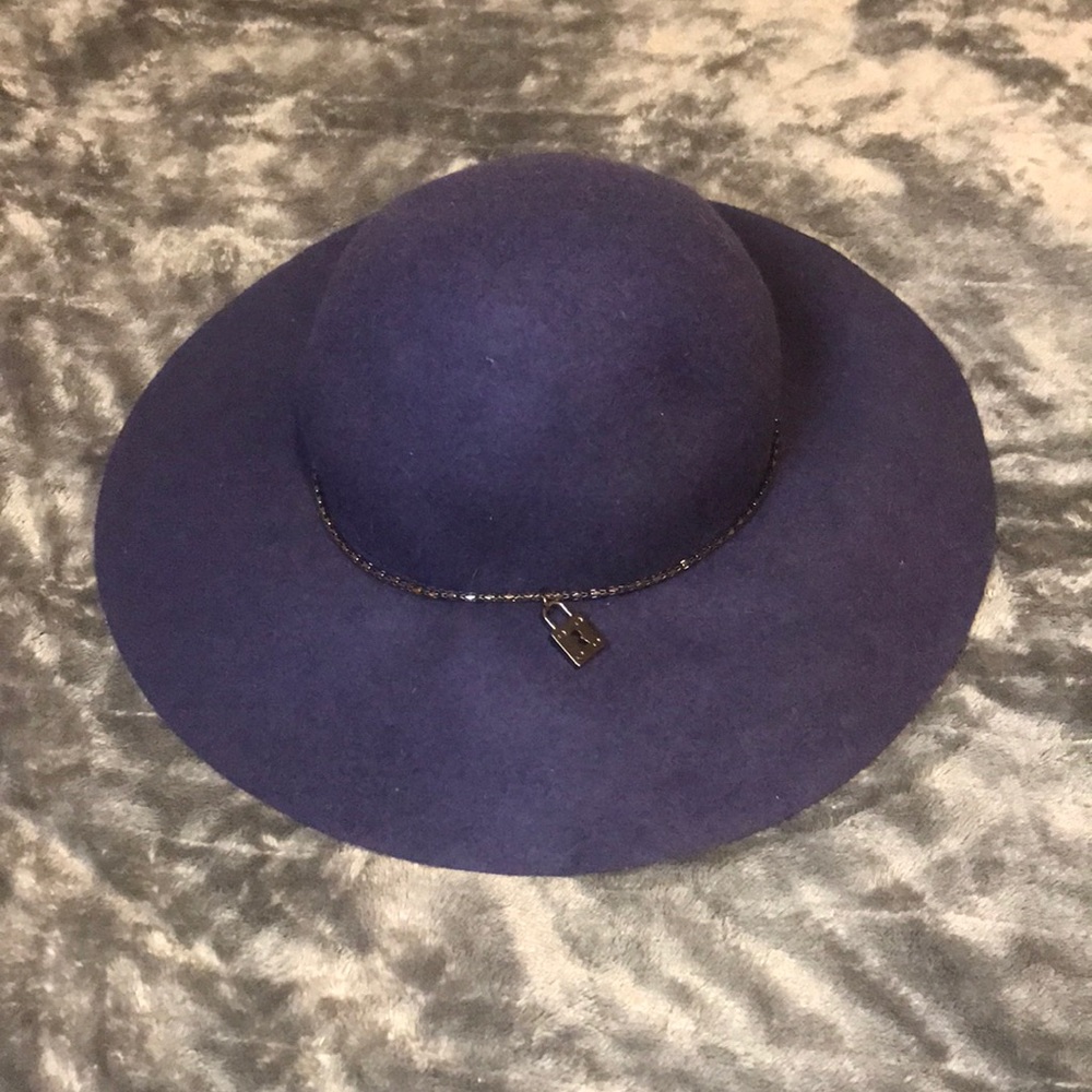 BCBG floppy hat!